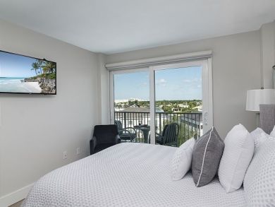 Naples Vacation Condo Sleeps Four Guests Gulf Views